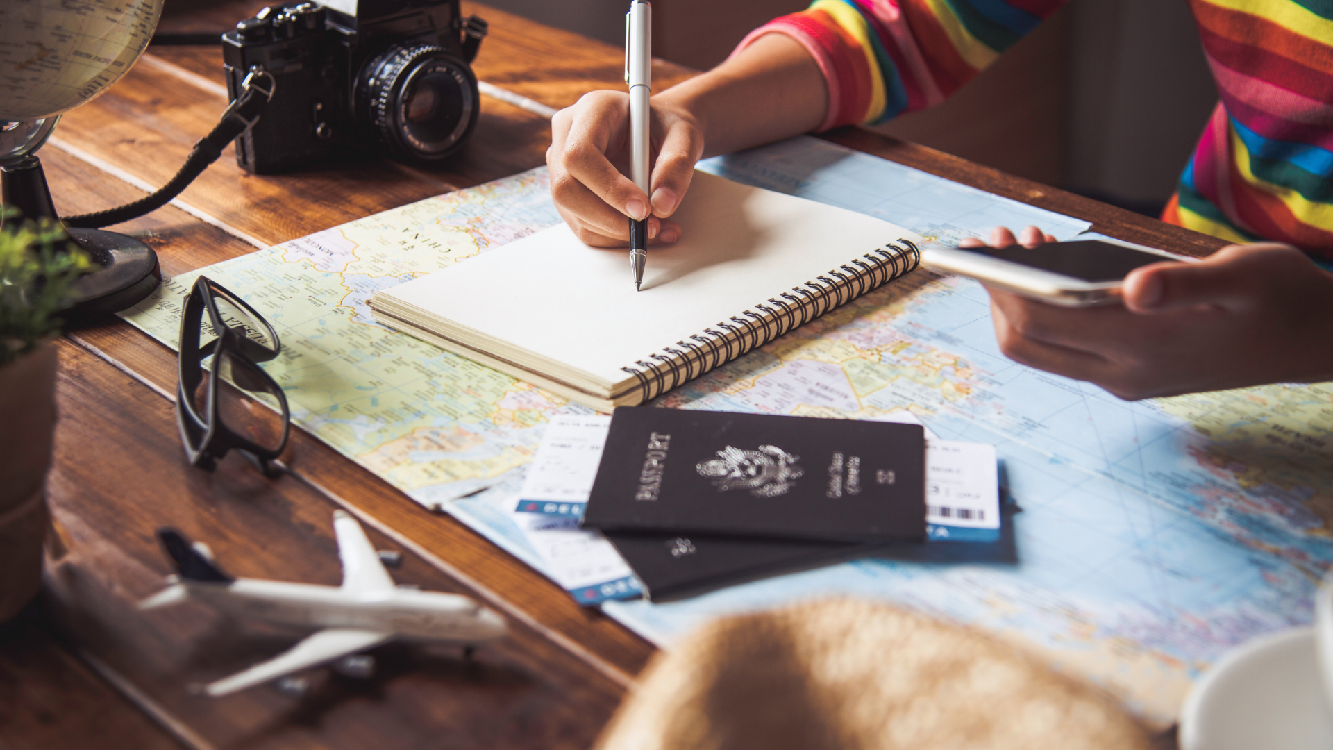 Read more about the article A Complete Checklist Before Leaving for an Extended Trip: Essential Steps for Stress-Free Travel